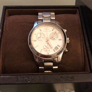 👛 Michael Kors Watch👛